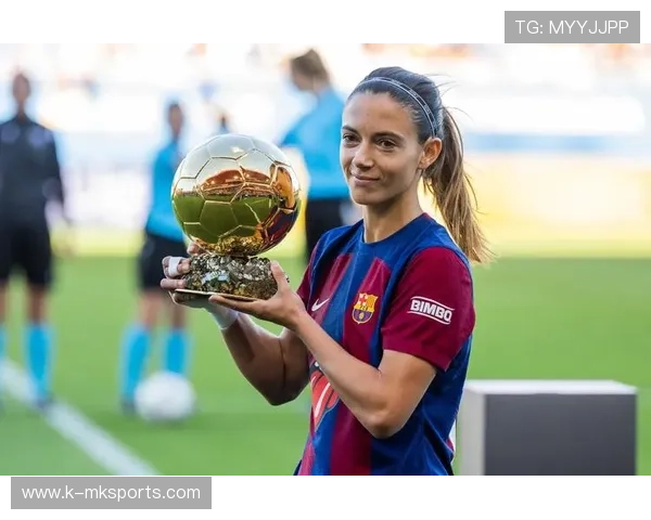 阿伊塔娜·邦马蒂蝉联女子金球奖,巴萨中场再创辉煌