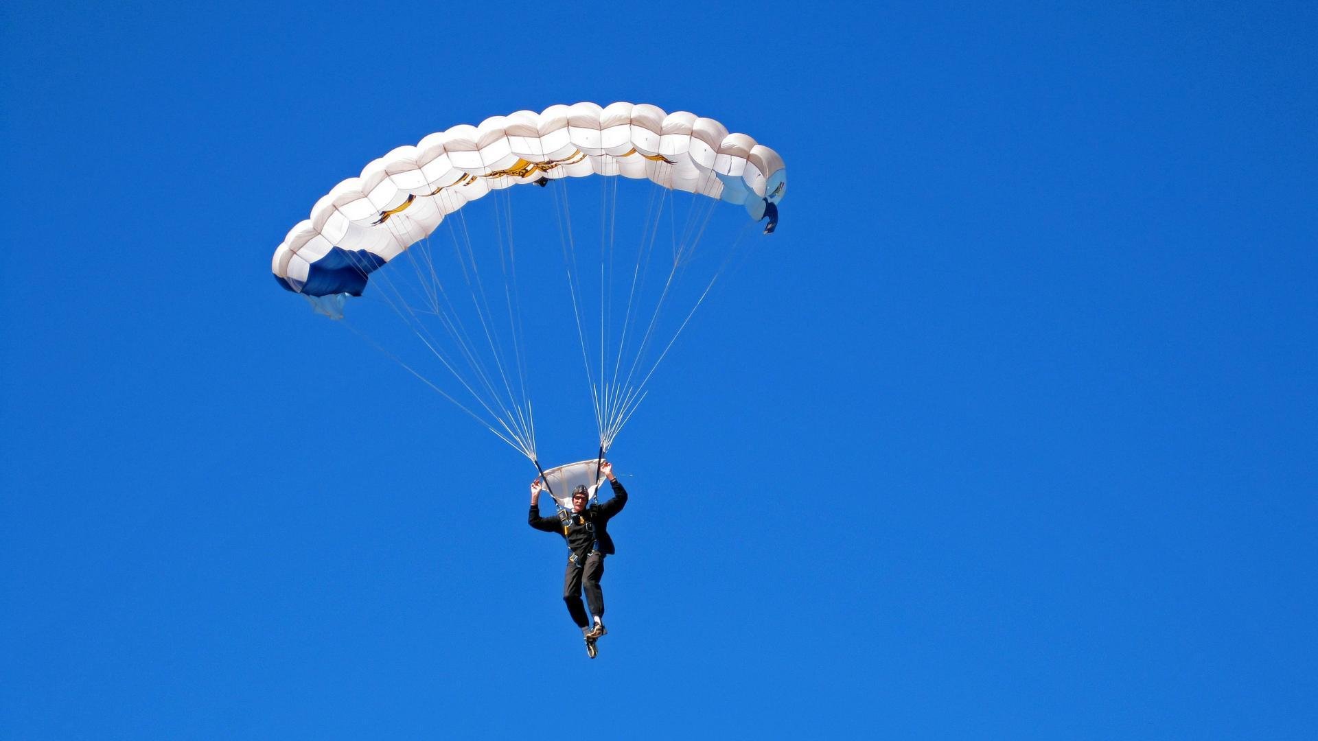 凯瑟琳·伯科夫冲刺阶段技压群雄,凯瑟琳keener